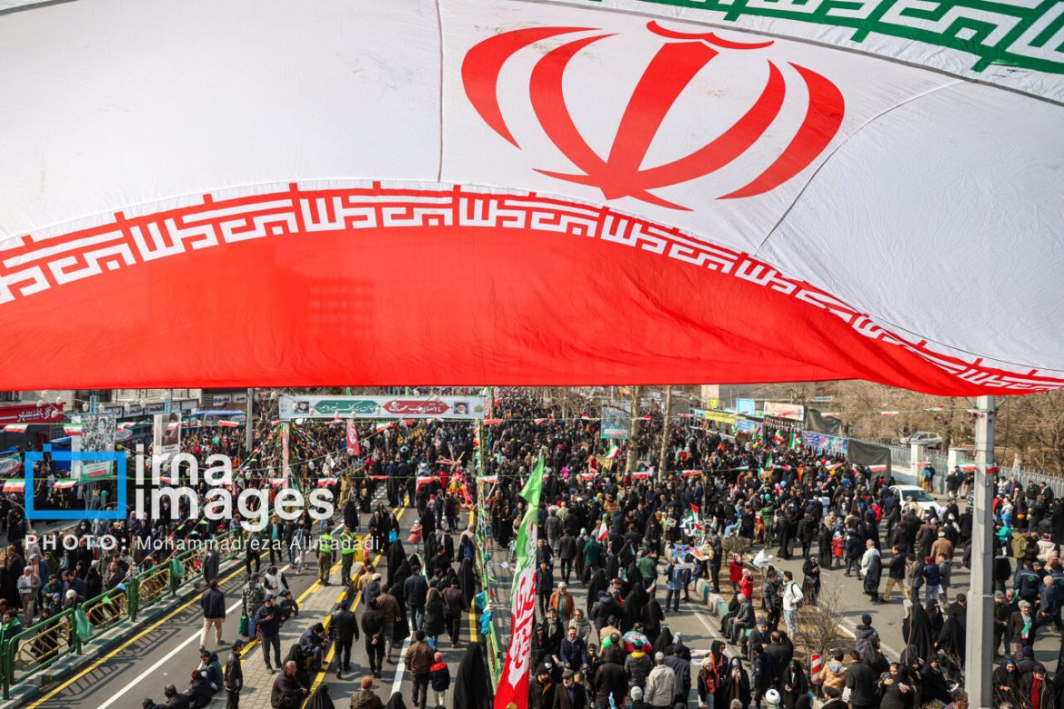 İranlılar 12-ci Bəhmən yürüşündə Trampa böyük fəallıqla cavab verdi